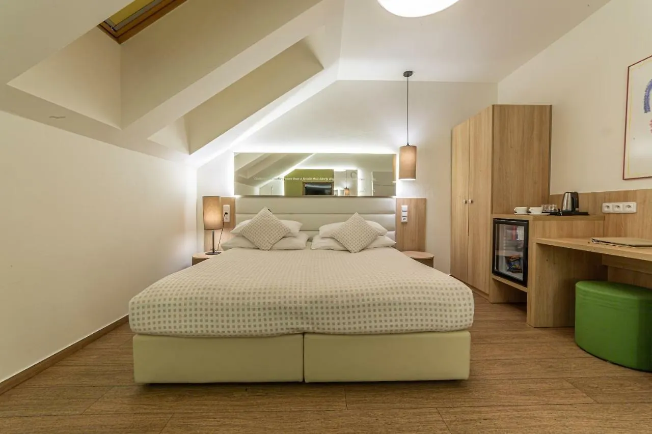 Salvator Boutique Hotel Vegan-Friendly Praga 4*,